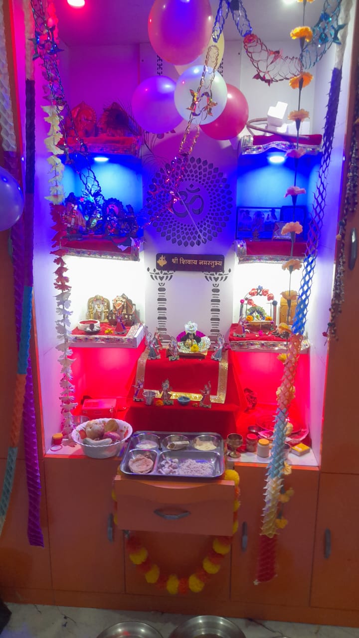 आहुतियों के साथ आरम्भ हुआ यज्ञ जिसमें श्री रामायण वैदिक एजुकेशन फाउंडेशन परिवार द्वारा सक्रिय रूप से भाग लिया हैं