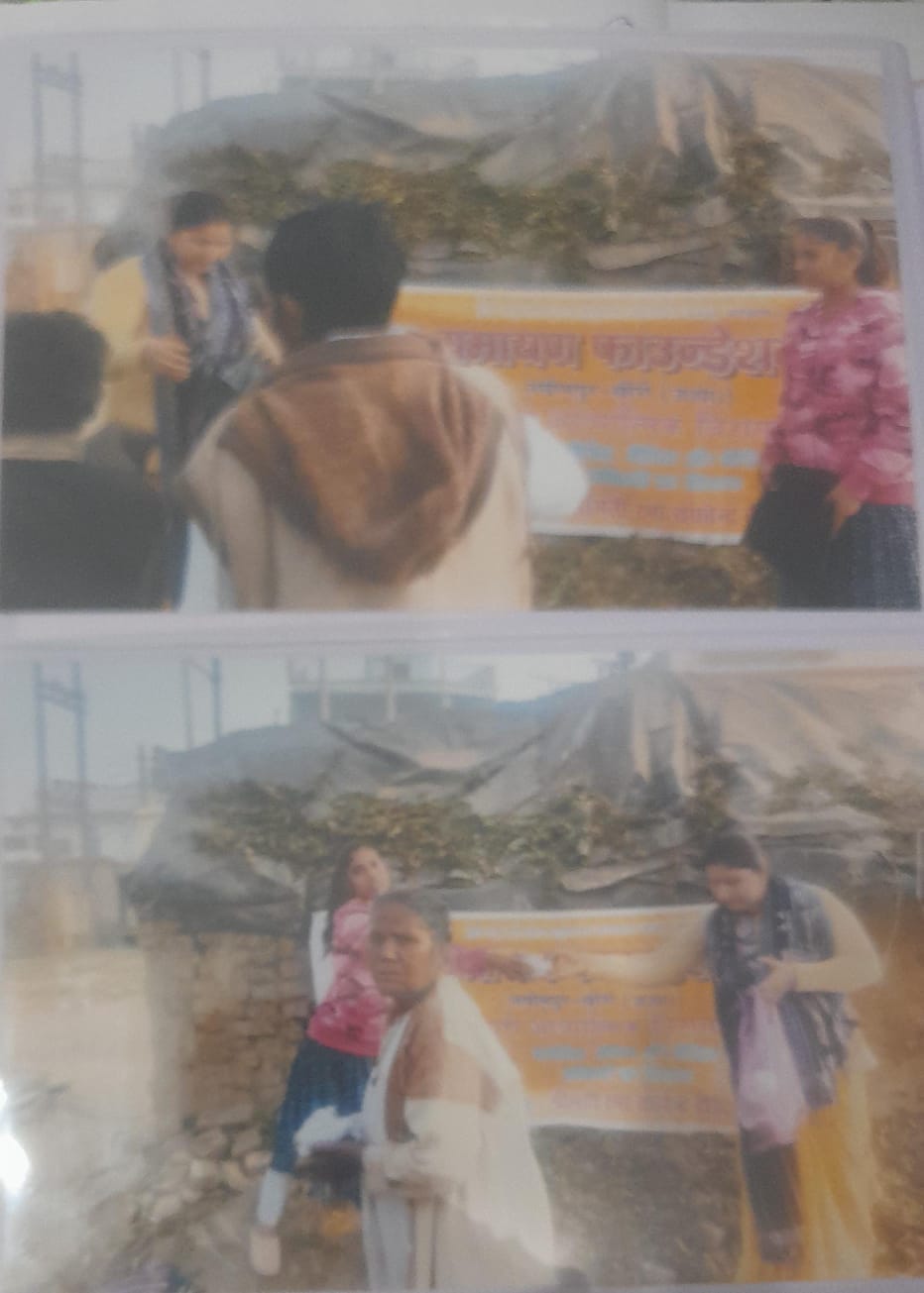 कुष्ठ रोगियों को कपड़े और भोजन वितरीत किया जाता हैं